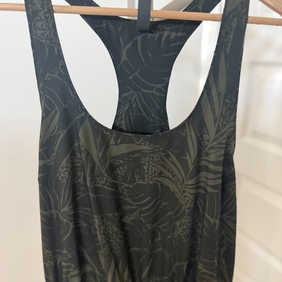 Vuori Clementine Romper Oregano Rainforest Size Medium - Picture 10 of 10